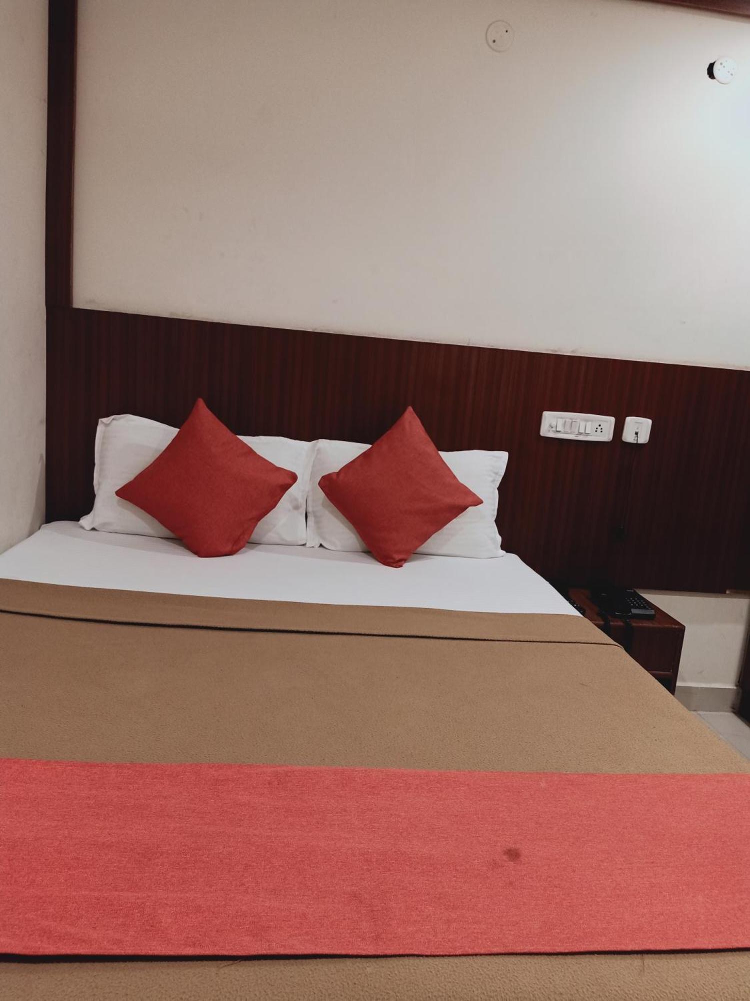 Hotel Neem Tree Hyderabad Airport Shamshabad Dış mekan fotoğraf