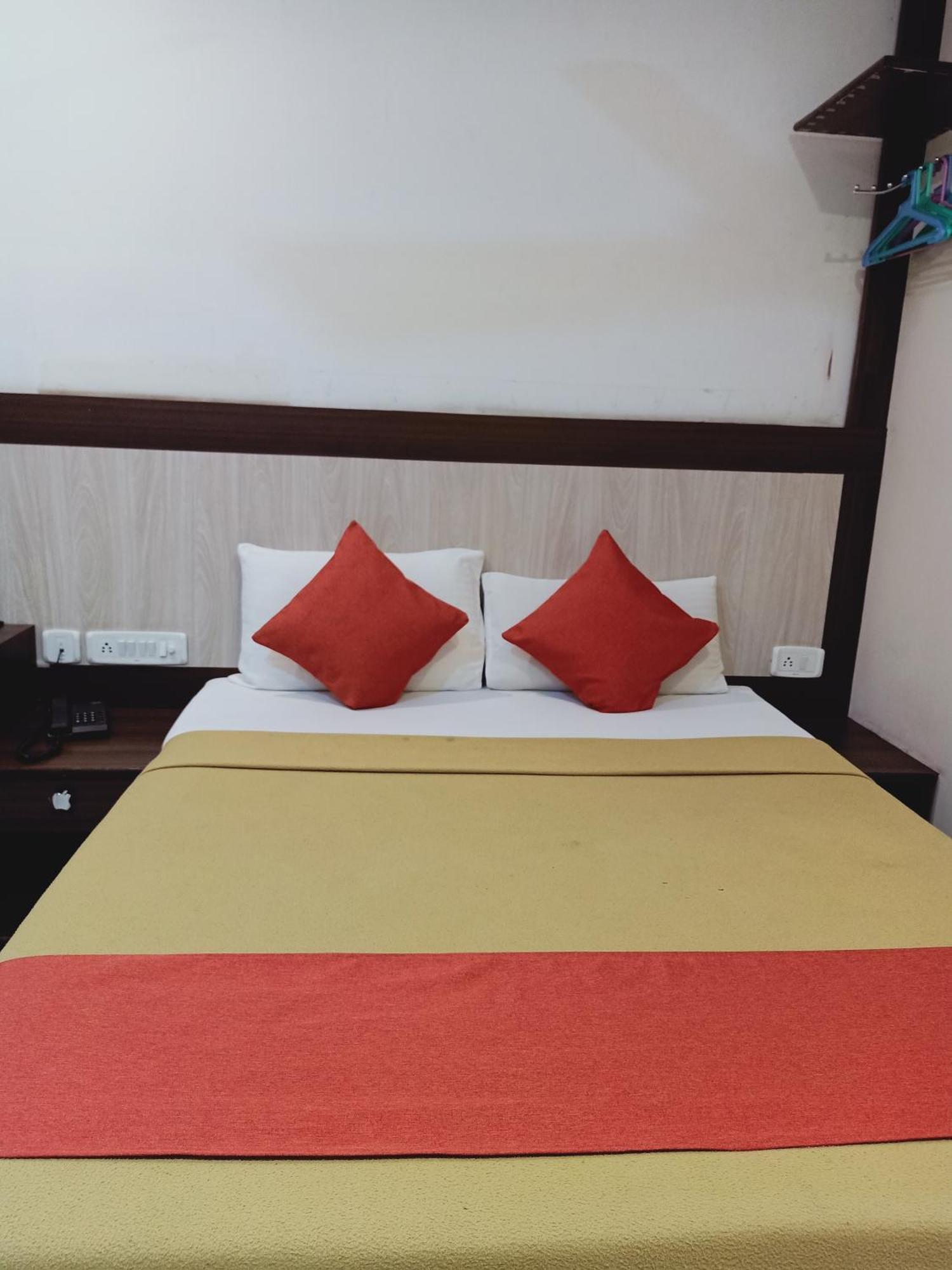 Hotel Neem Tree Hyderabad Airport Shamshabad Dış mekan fotoğraf